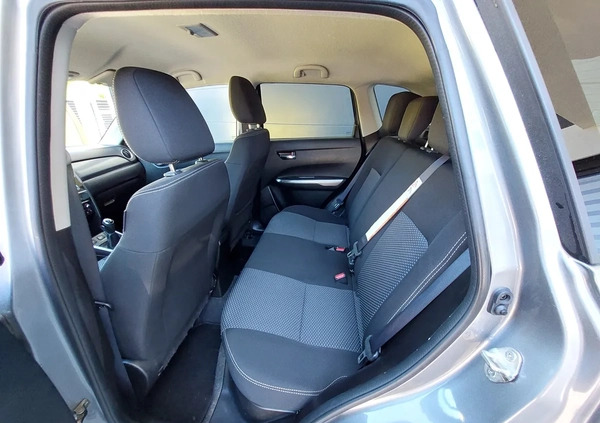 Suzuki Vitara cena 59900 przebieg: 70000, rok produkcji 2019 z Rzgów małe 121